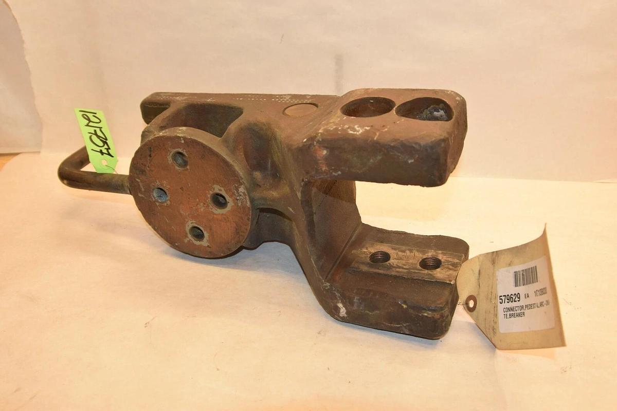 Used GE Connector Pedestal ARC CHUTE Breaker 579629  MAGNE-BLAST  Circuit Breaker
