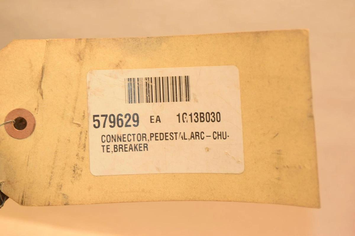 Used GE Connector Pedestal ARC CHUTE Breaker 579629  MAGNE-BLAST  Circuit Breaker