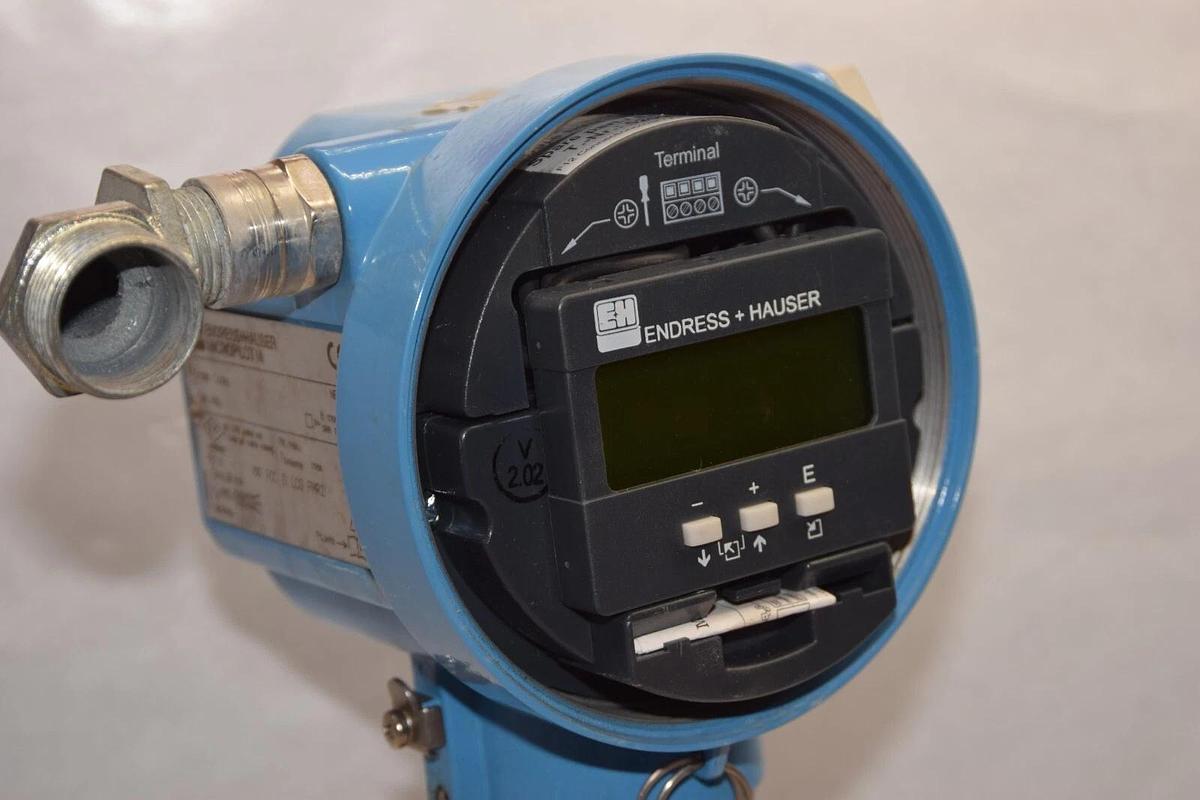 Used ENDRESS + HAUSER MicroPilot M FMR245 FMR245-S4APKAA4A FMR245S4APKAA4A 230psi