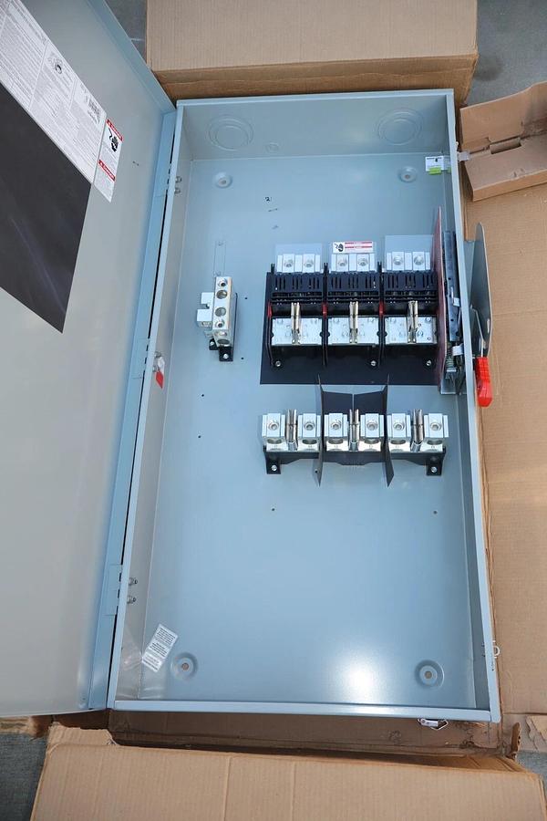 Siemens GF326NA General Switch Fusible Disconnect 600A 600 Amp 3p Typ 1 240v NEW