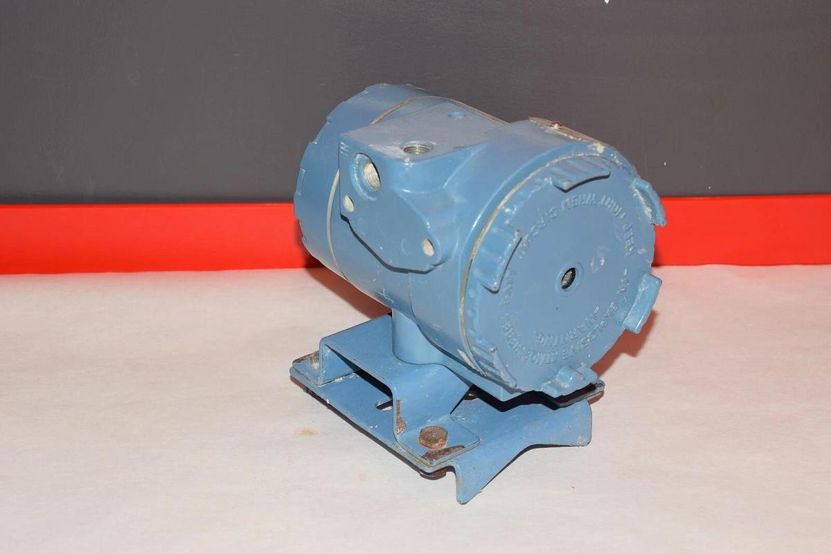 Used FISHER ROSEMOUNT 846 DS1J1 20-35psi PRESSURE TRANSDUCER