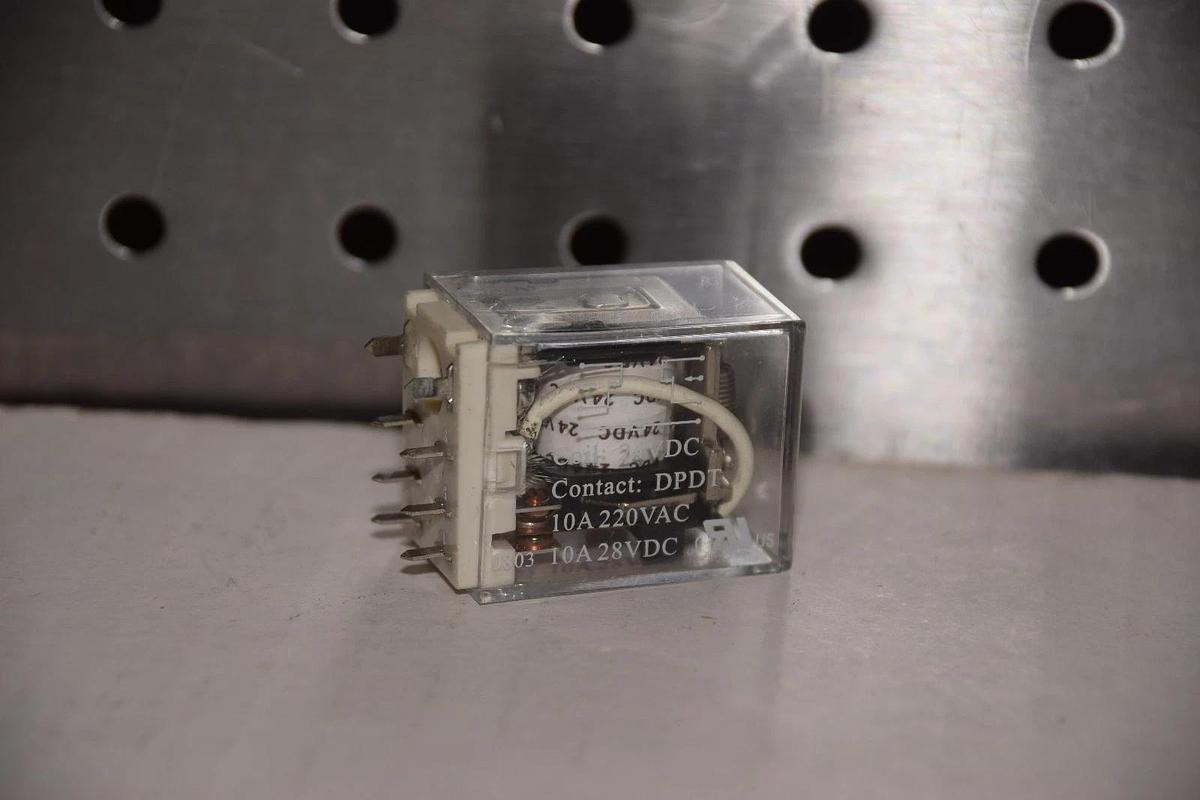 MASTER ELECTRONICS HL2 P DC24C HL2PDC24V 10A/220VAC 10A/28VDC RELAY NEW