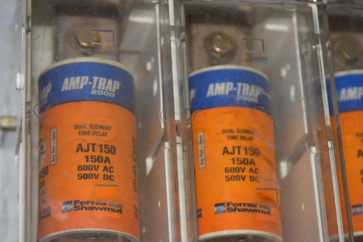 Used SIEMENS CFS364J 200A 50/60Hz 100HP Fusible Disconnect Switch