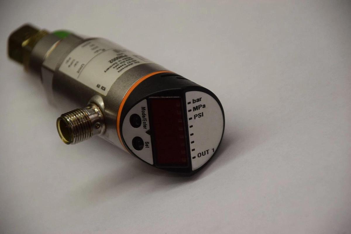 Used IFM Efector Pressure Sensor Unit,  PN5002