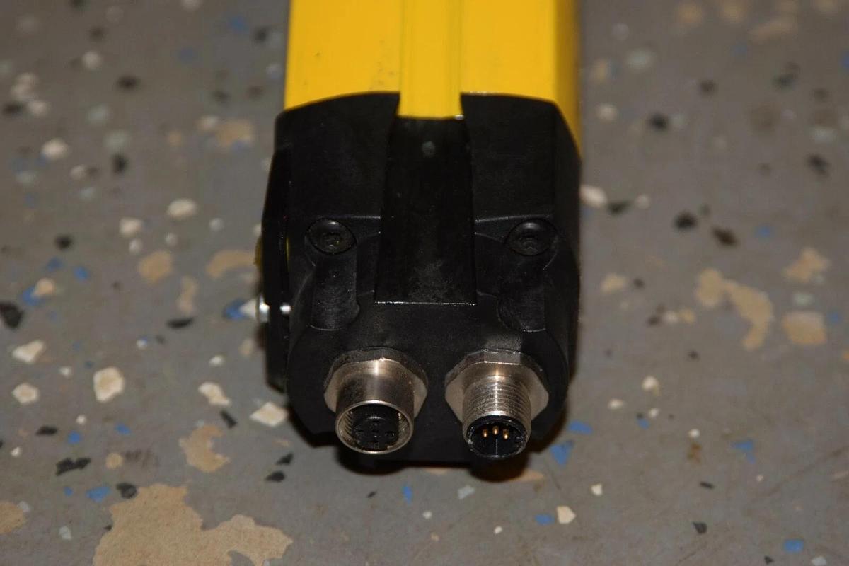 Used SICK XC40S-1203A0A00BA0 C4000 Series 1200mm 24Vdc  Light Curtain Sender