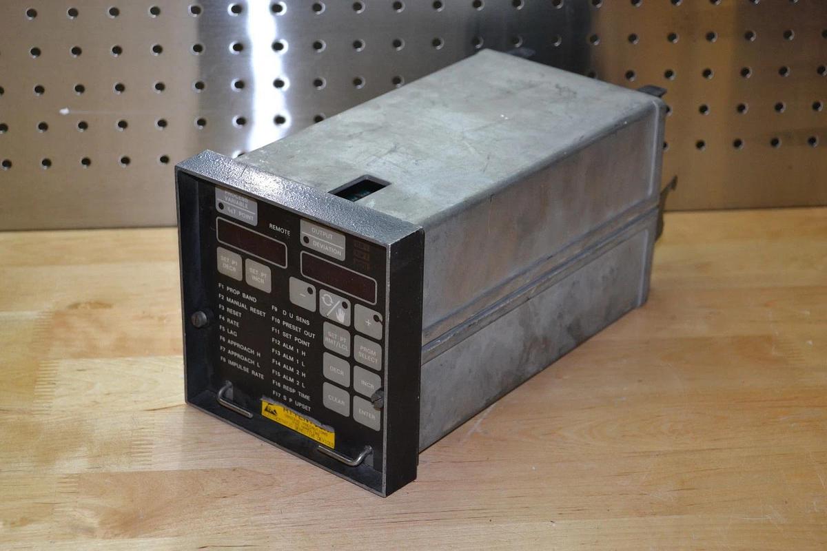 Used LEEDS & NORTHRUP 6014-3-04-1-0-00-00-100-110 6014304100000100  Electromax