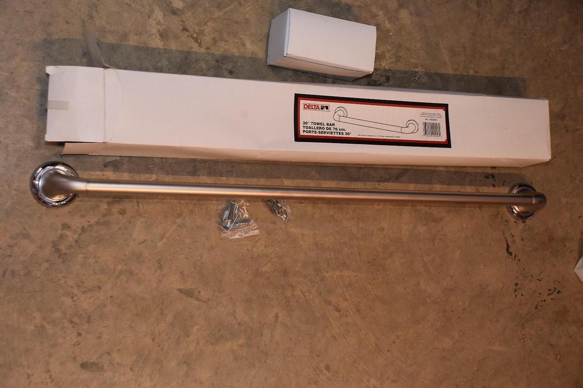 DELTA 73030NC CHROME & NICKEL FINISH 30" TOWEL BAR NEW Bathroom
