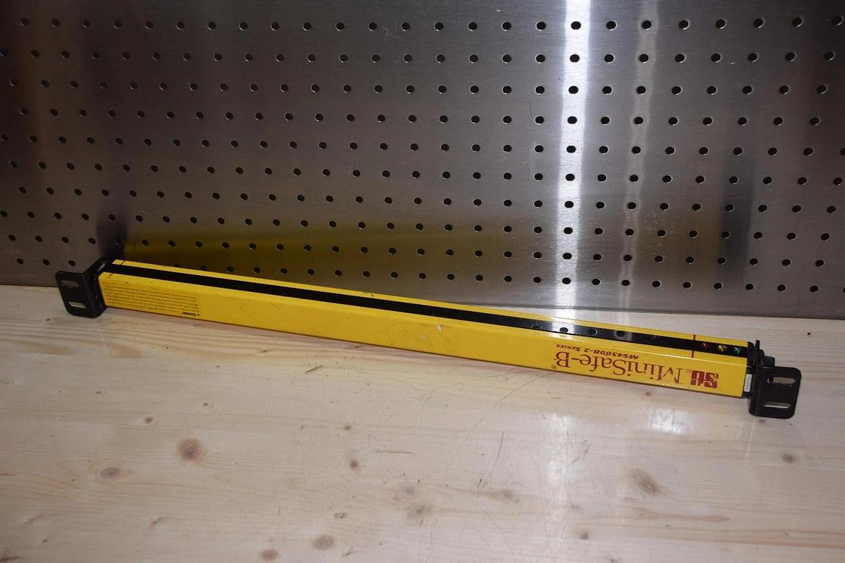 Used STI MS4320B-2 Safety Light Curtain Transmitter  30' Range beam Spc, 5"