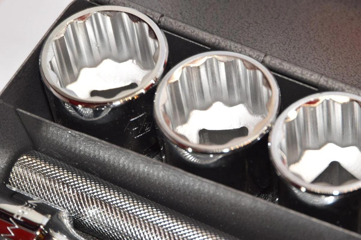 (NEW) GEARWRENCH 80879 13 Piece 3/4" Drive 12 Pt Standard SAE Socket Set W/Case