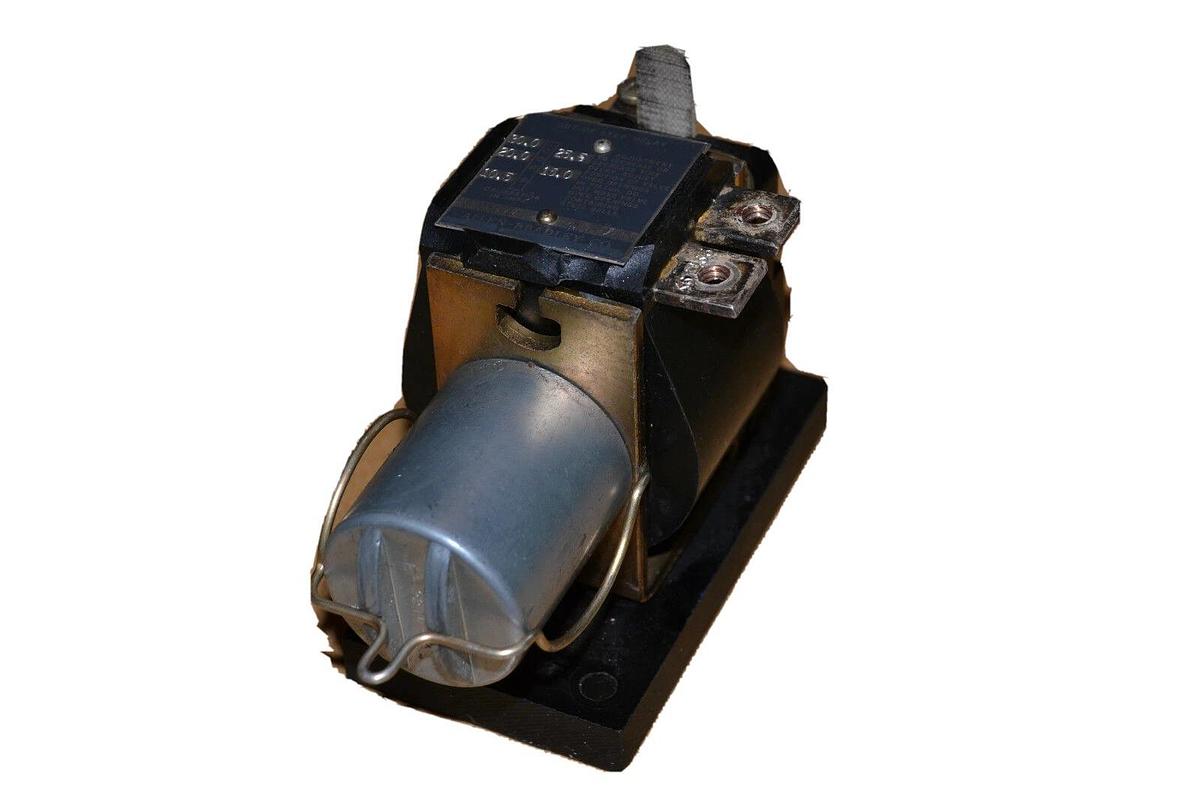 Used ALLEN BRADLEY AB OUT OF STEP RELAY OUT-OF-STEP RELAY 30.0 25.5 20.0 15.0 10.5