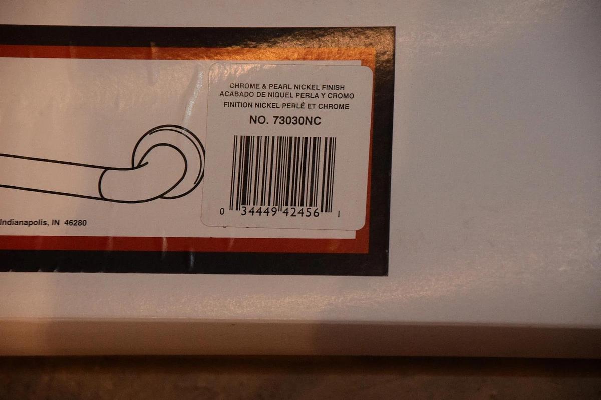 DELTA 73030NC CHROME & NICKEL FINISH 30" TOWEL BAR NEW Bathroom