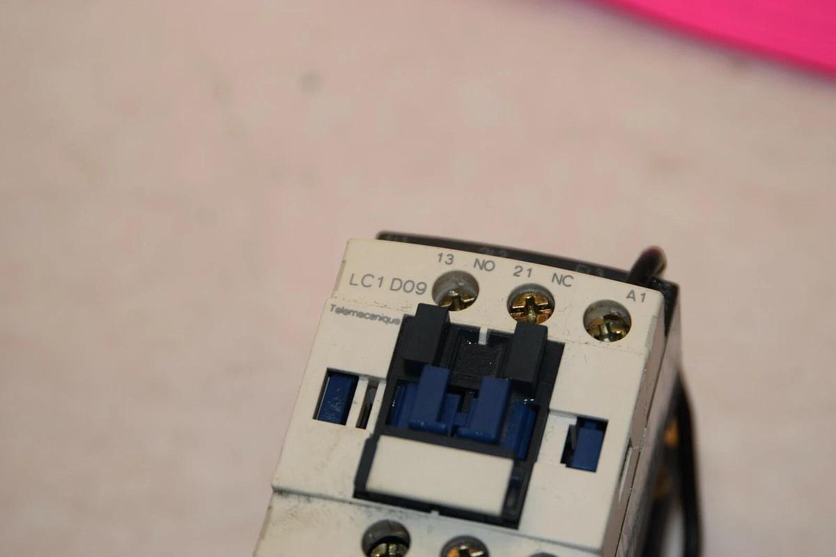 Used TELEMECANIQUE LC1D09 120V Coil Contactor With LRD07 1.6-2.5A Relay