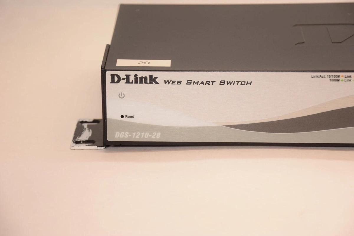 Used D-LINK DGS-1210-28 100-240V 0.6A Web Smart Switch