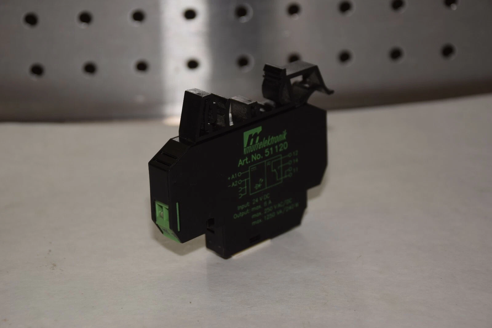 Used MURRELEKTRONIK 51 120 51120 24V 8A 250V AC/DC 1250 VA / 240W RELAY