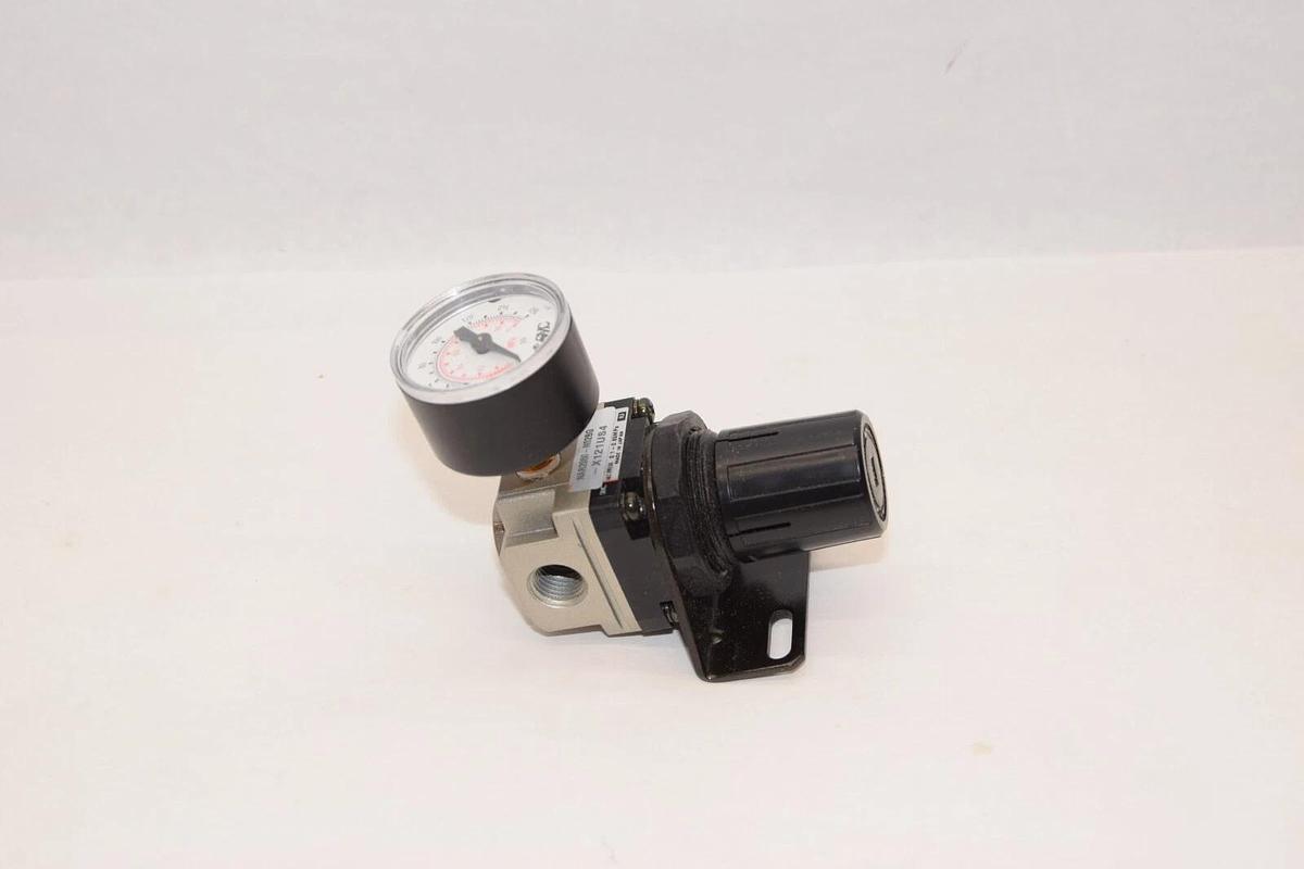 (NEW) SMC NAR2060-N02BG-X121US4 0.1-0.85MPa Pneumatic Regulator W/Mnting Bracket