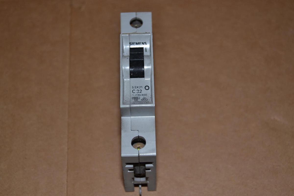 Used SIEMENS 5SX21 C32 32A 1POLE 277V CIRCUIT BREAKER