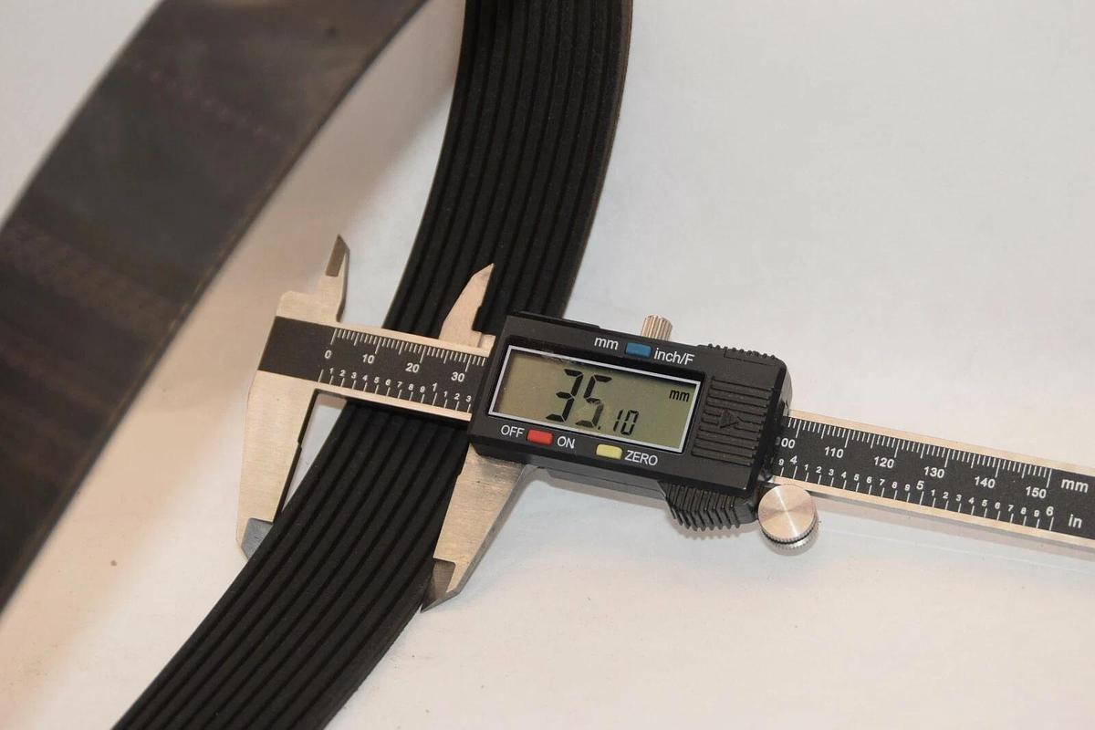 (NEW) BANDO 10PK1650 35mm USA Ribbed V-Belt