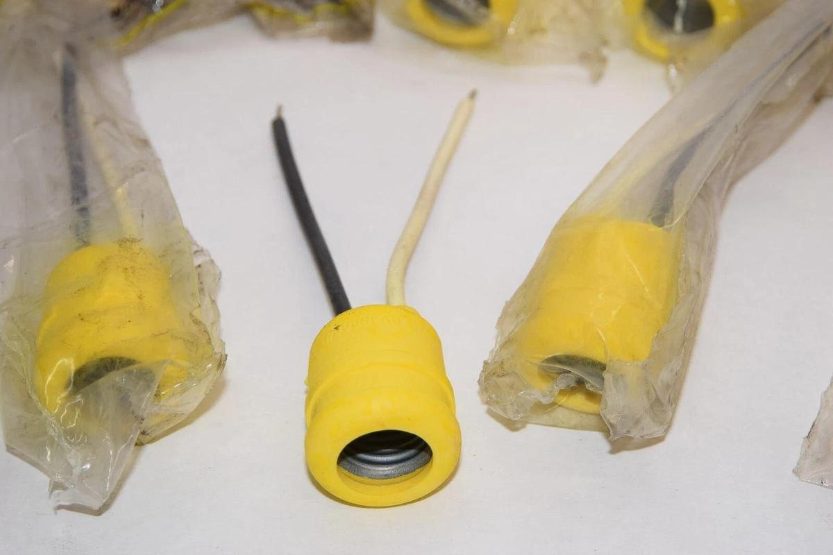 (NEW - Lot of 10) DANIEL WOODHEAD 600 233-475-60 E Pigtail Socket