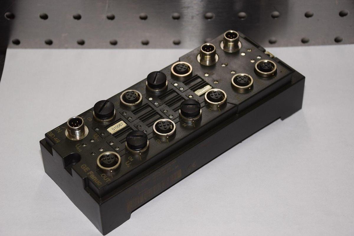 Used GE FANUC  IC677DBM442-AA  4 PTS. IN / 4 PTS. OUT, 24VDC  (DIO 4/4)