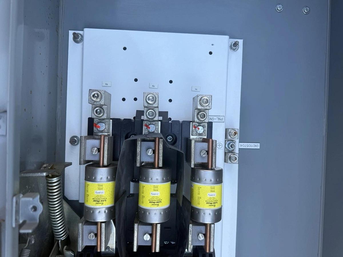 Used ALLEN BRADLEY 400 Amp 1494G-FF3J6  AL-208 Enclosed Switch Disconnect 600VAC 400A