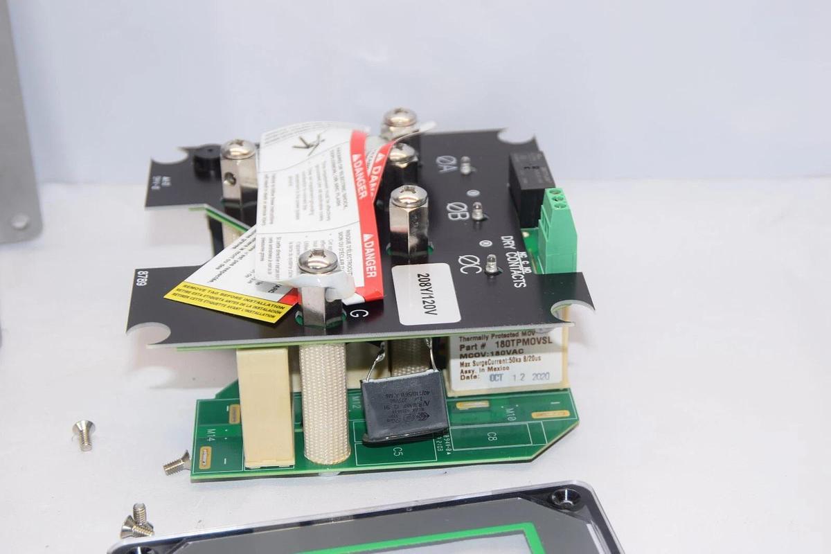 (NEW) SQUARE D SSP02XDSE10A XDSE 208Y 120V Type 2 Surge Protector *Cracked Case*