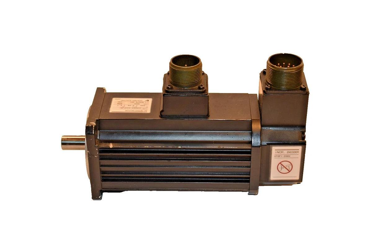 Used YASKAWA AC Servo Motor USAREM-03CFJ51 3000RPM 300W