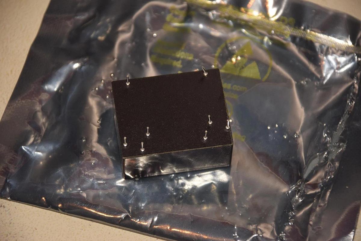 COMPUTER COMPONENTS 400-678 RELAY CROSS NEW