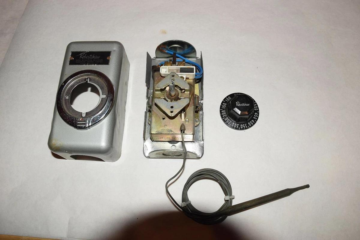 NEW ROBERTSHAW NEW STANTON DIVISION 100-550 TEMPERATURE RANGE