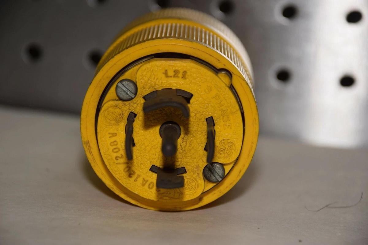 GE GENERAL ELECTRIC L21 30A 120/208V 3 PHASE MALE LOCKING PLUG NEW