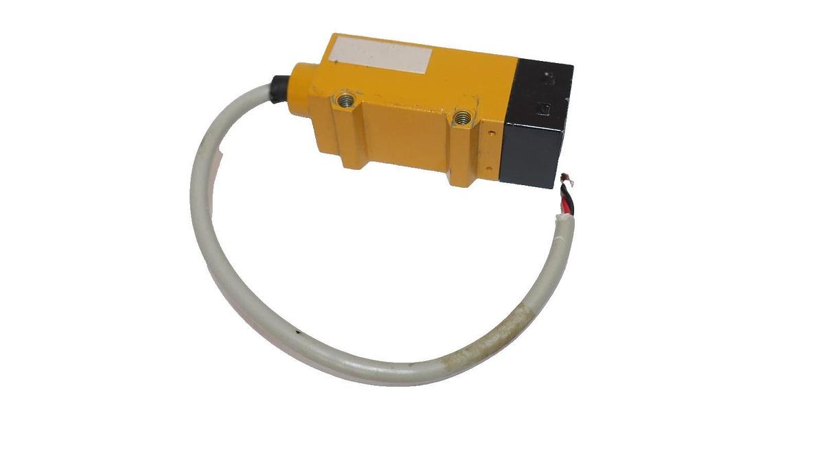 Used Omron  Photoelectric Switch E3S-RS30E4-30 , E3SRS30E430