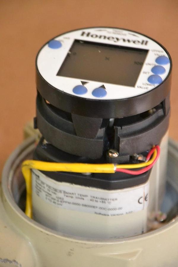 Used Honeywell STT 3000 Smart Temperature Transmitter STT35F-0-EPFM-0000-SB000EF-0DC