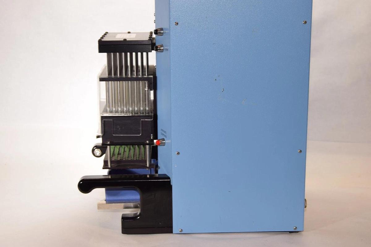 Used ROBBINS SCIENTIFIC Hydra96 115V 60H 240W Liquid Handler System