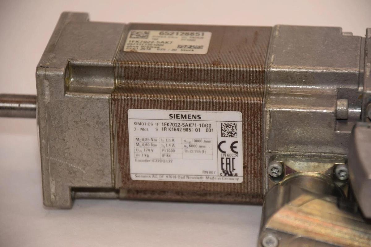 SIEMENS 1FK7022-5AK71-1DG0 ,  1FK7022-5AK71 9mm Shaft Servo Motor