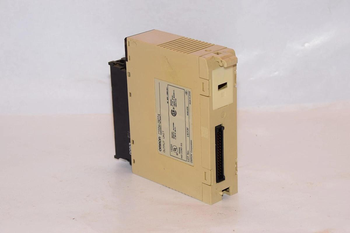 Used OMRON C200H-0A224 C200H0A224 250Vac 0.5A/Point , 2A/Unit Output Unit Module