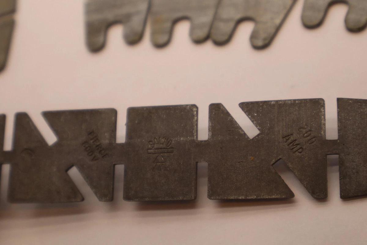 (NEW - Lot of 13) PIERCE 6200 200A 600V Renewable Fuse