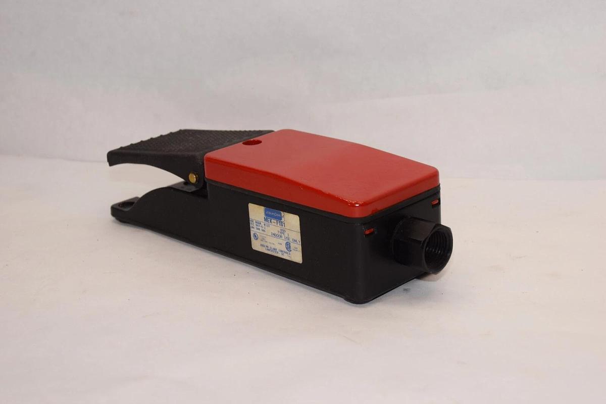 Used JOSLYN CLARK MEK-F1S1 10A 500Vac Type 1 Foot Petal Indoor Use Only