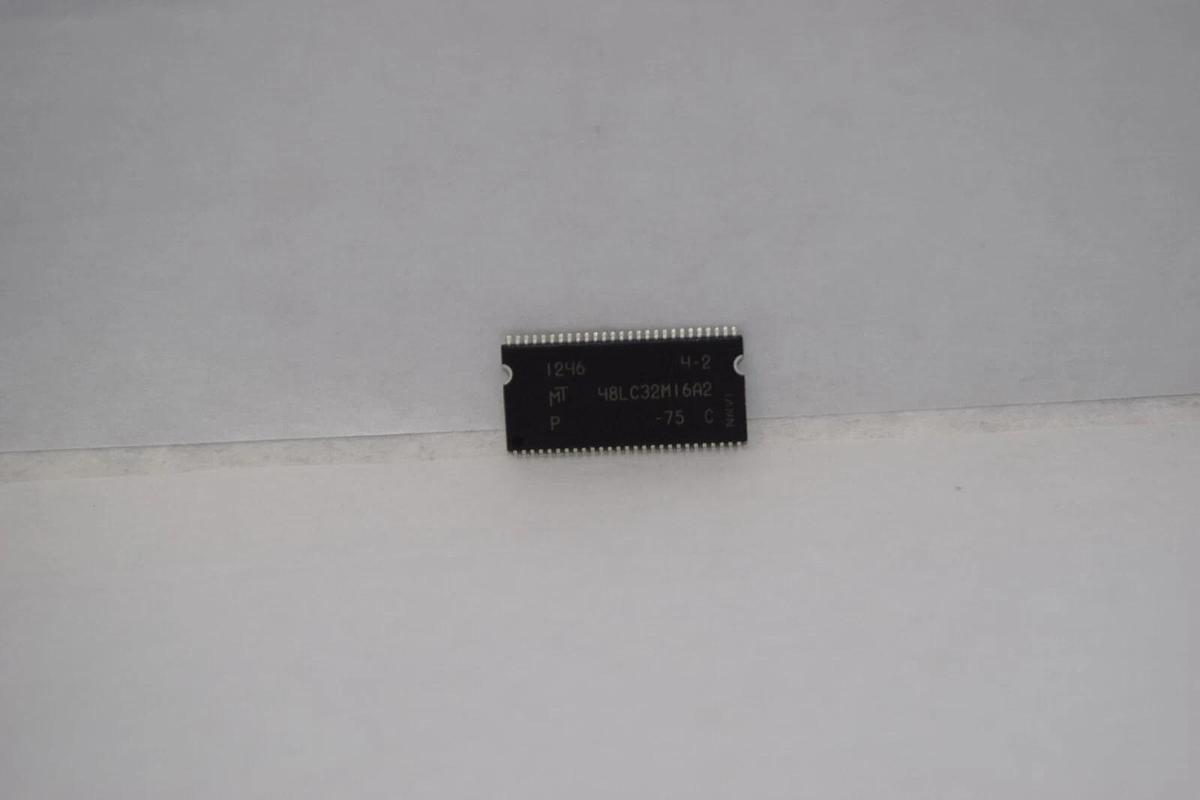 (NEW - Lot of 44) 48LC32M16A2 , K4S641632K-UC75 SDRAM MT48LC4M16ATG IC Chip