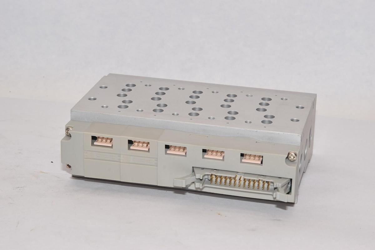 (NEW) SMC SS5Y7-42P-05-02T Bar Stock Manifold