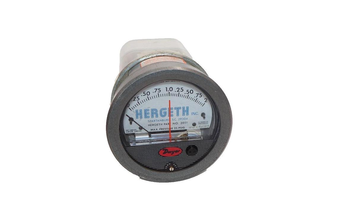 Used Dwyer Hergeth Photoelic Gage Water Gauge 2051 SRH 0-2"