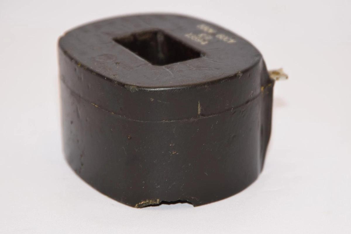 Used CUTLER HAMMER 1359-4 13594 550V 60cy Coil *Chip*