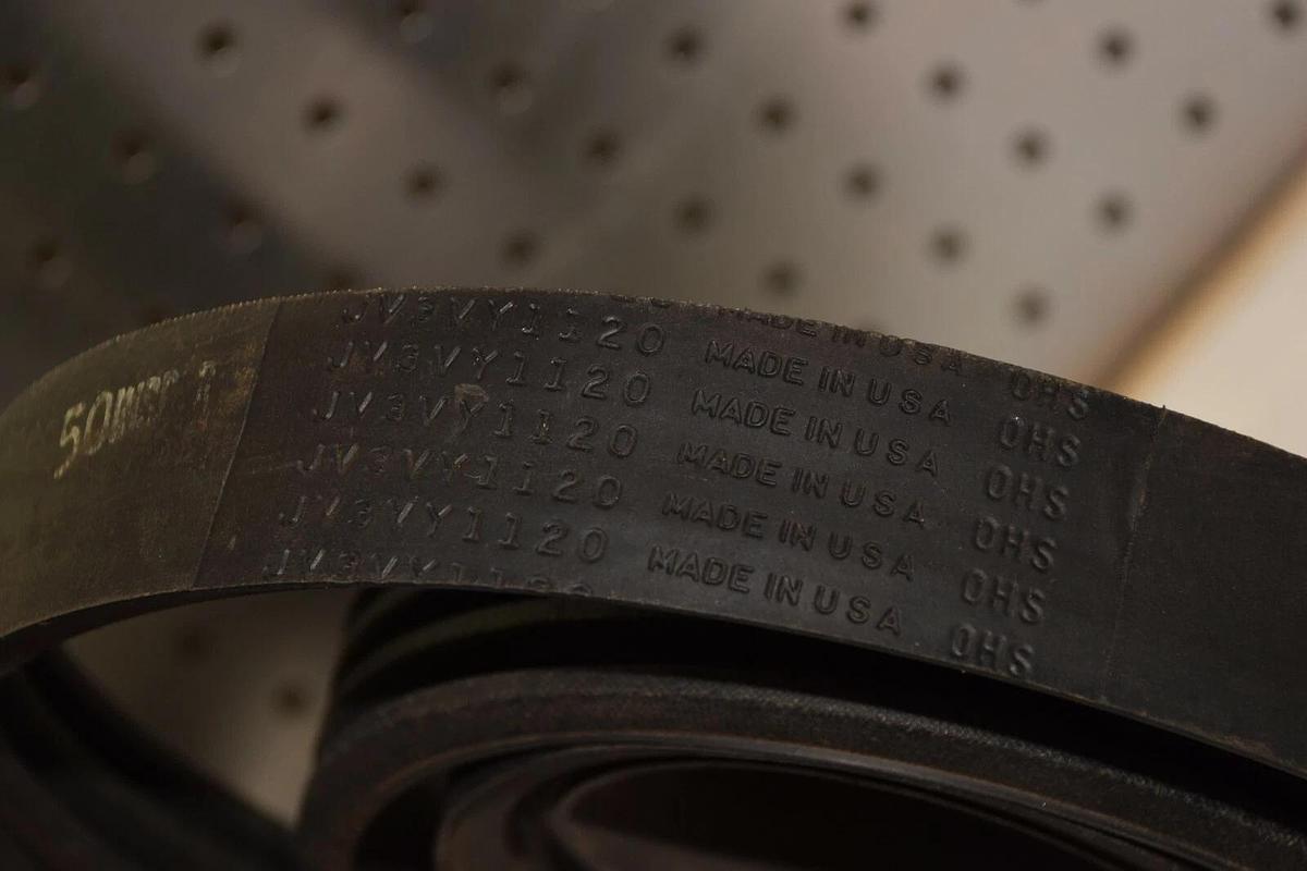 (NEW) OHS JV3VY1120 USA RIBBED V-TIMING BELT 4 Rib 4/JV3VY1120