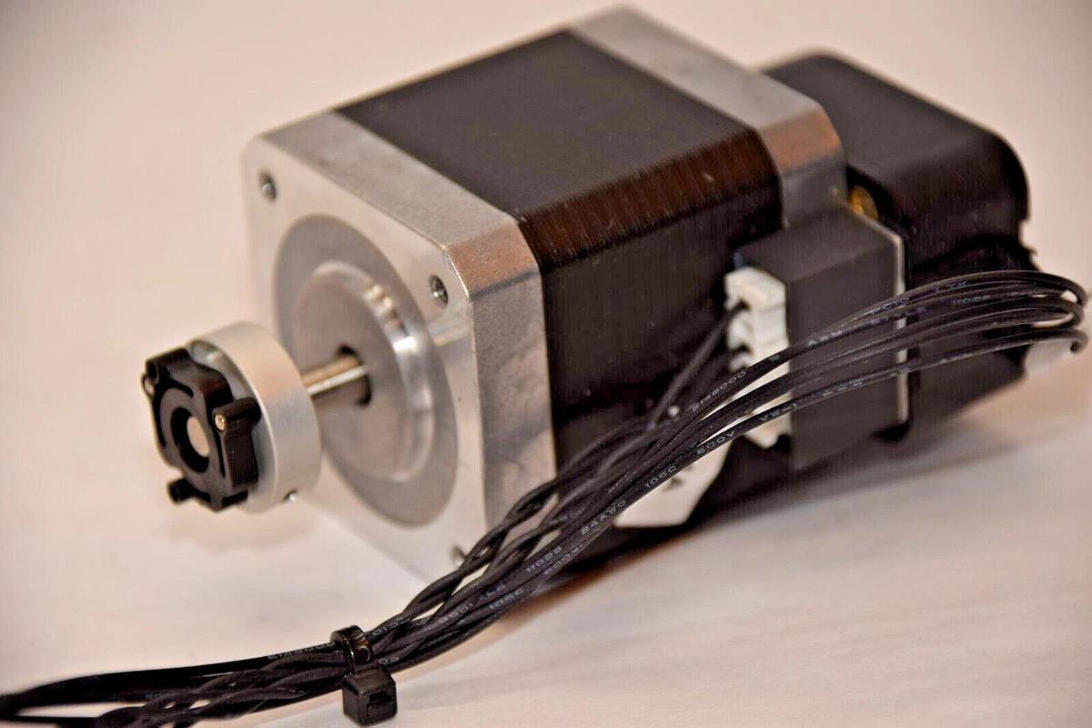 Used Oriental Stepping Motor PKP245D15A-R16 1.5a 1.8deg step w/ E5-400-197-NE-S-D-D-B