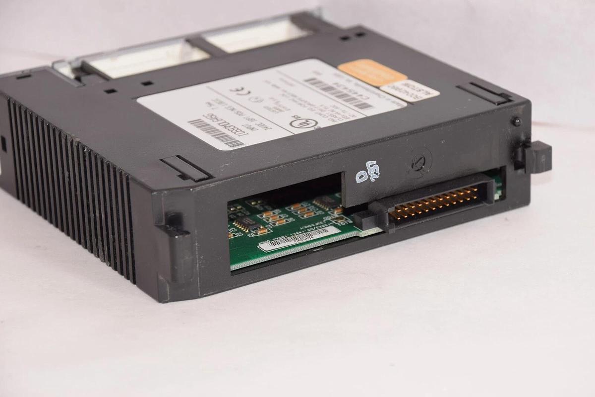 Used GE FANUC  Input Module IC693MDL645G 7.5ma 24Vdc 16pt Pos/Neg Logic Input Module