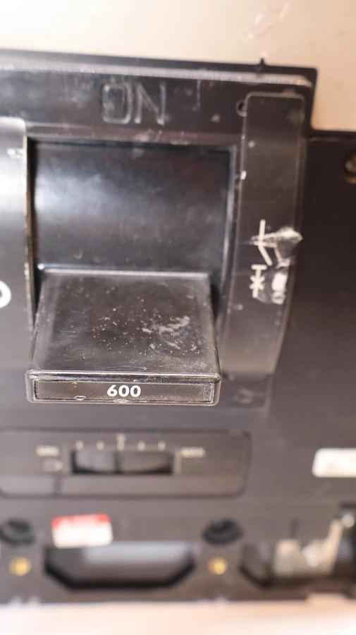 Used Square D Circuit Breaker 600 Amp 600A MAL26600 600v MAL S2 Shunt Trip: MA11021