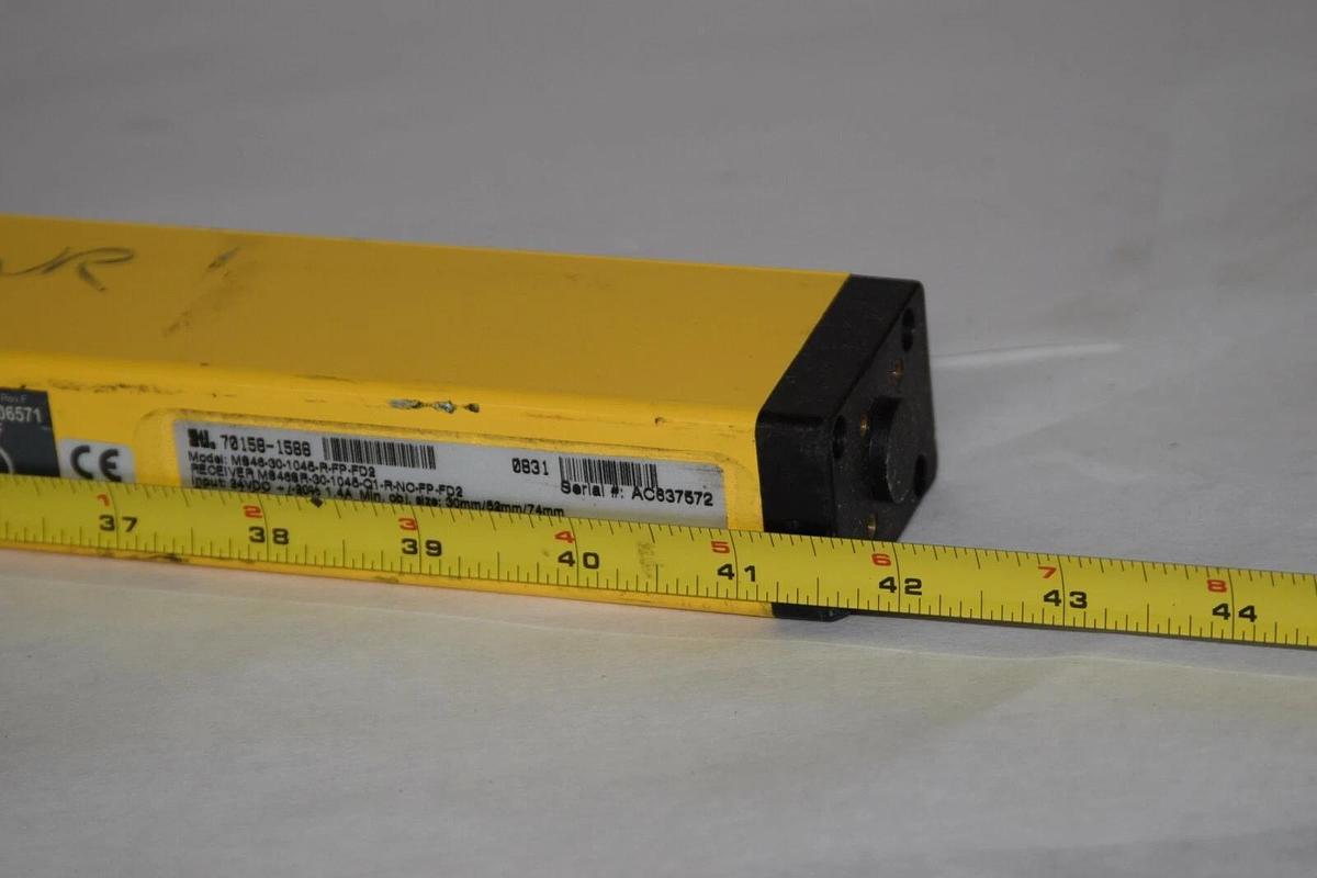 Used STI MS46-30-1045-R-FP-FD2 70158-1566 Range 0.3-9m Safety Light Curtain