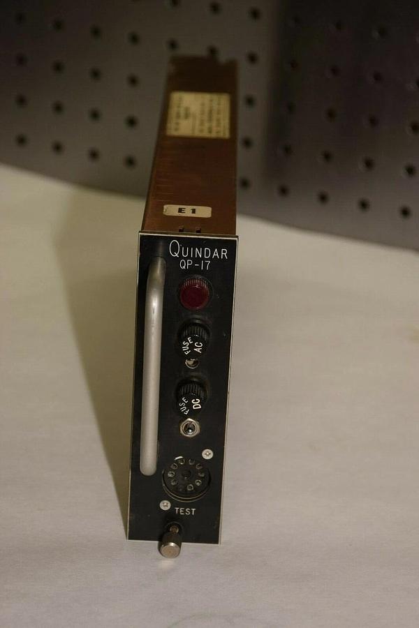 Used QUINDAR QP-17 QP17 115VAC IN 12VDC Out Power Supply