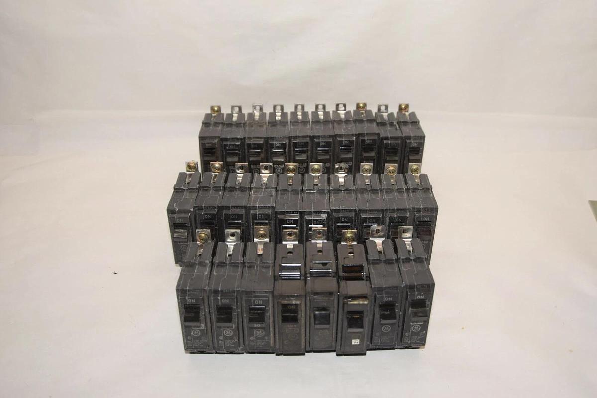 Used (LOT 28) GE GENERAL ELECTRIC 20A Amp A 1P Circuit Breaker *Missing Some Screws*