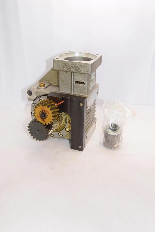 Used ATLANTA 58 84 509 635kw 4000U/min Gear Reducer *Chipped*