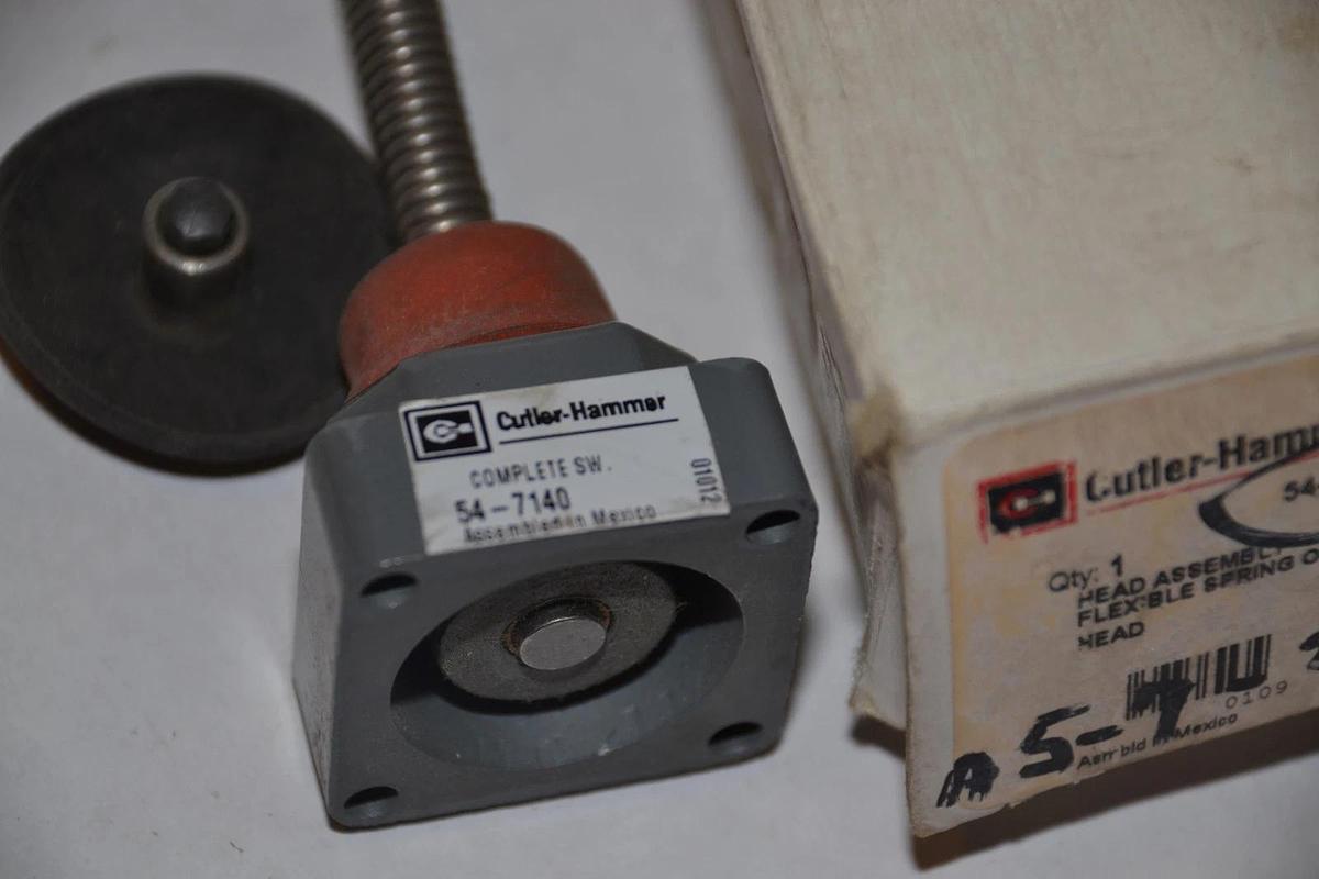 Cutler Hammer 54-7140 Head Assembly Flexible Spring Operating Head  NEW