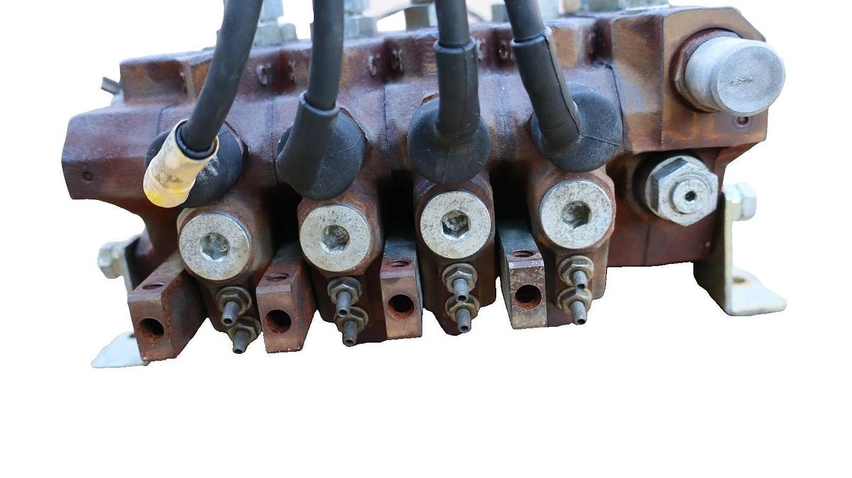 Used Altec 970128972 , DB5195.800 Hydraulic Valve Block